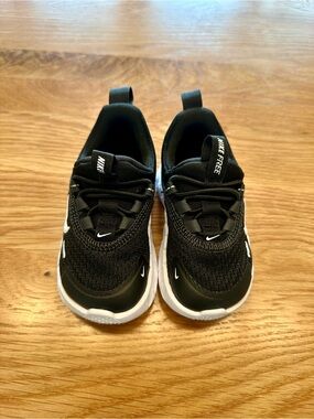 Toddler Nike Free Ride Size 6C